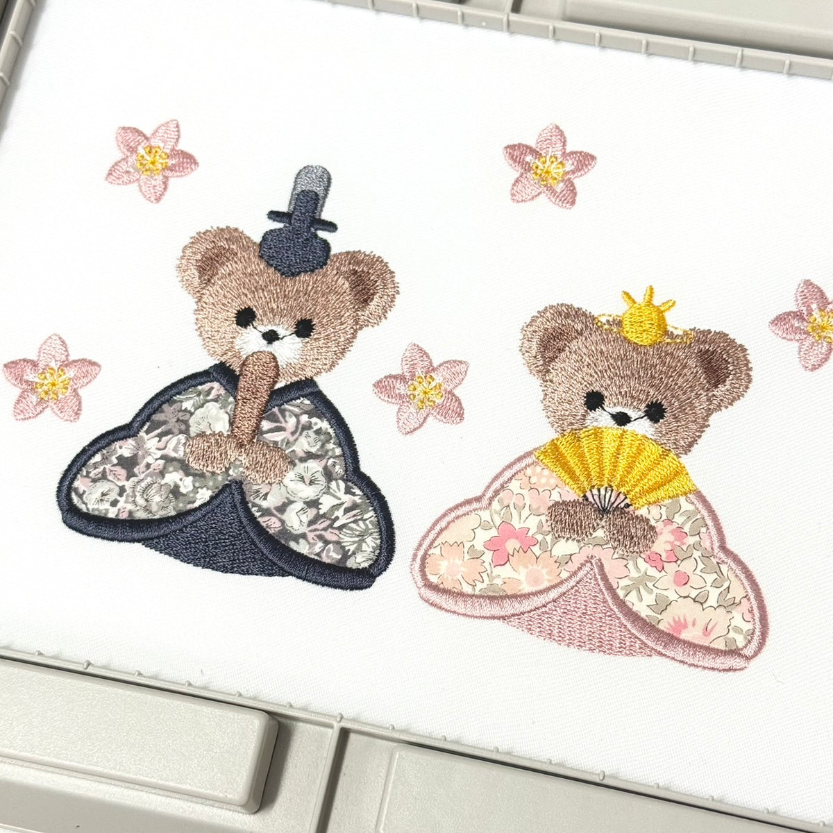 くまとお花のお雛様刺繍データセット(9ファイル)